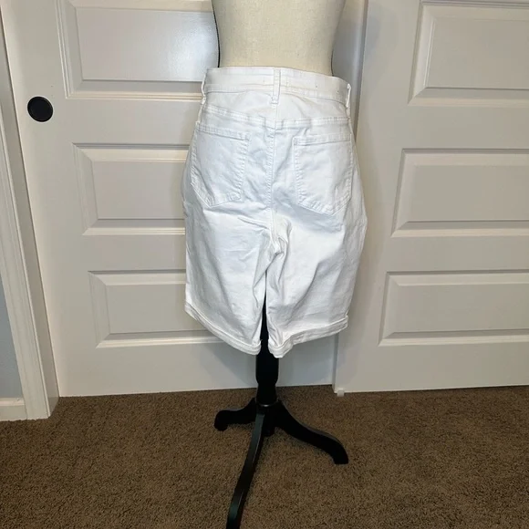 NYDJ Women's White Bermuda Shorts - Picture 8 of 8